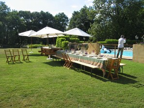 Outdoor dining