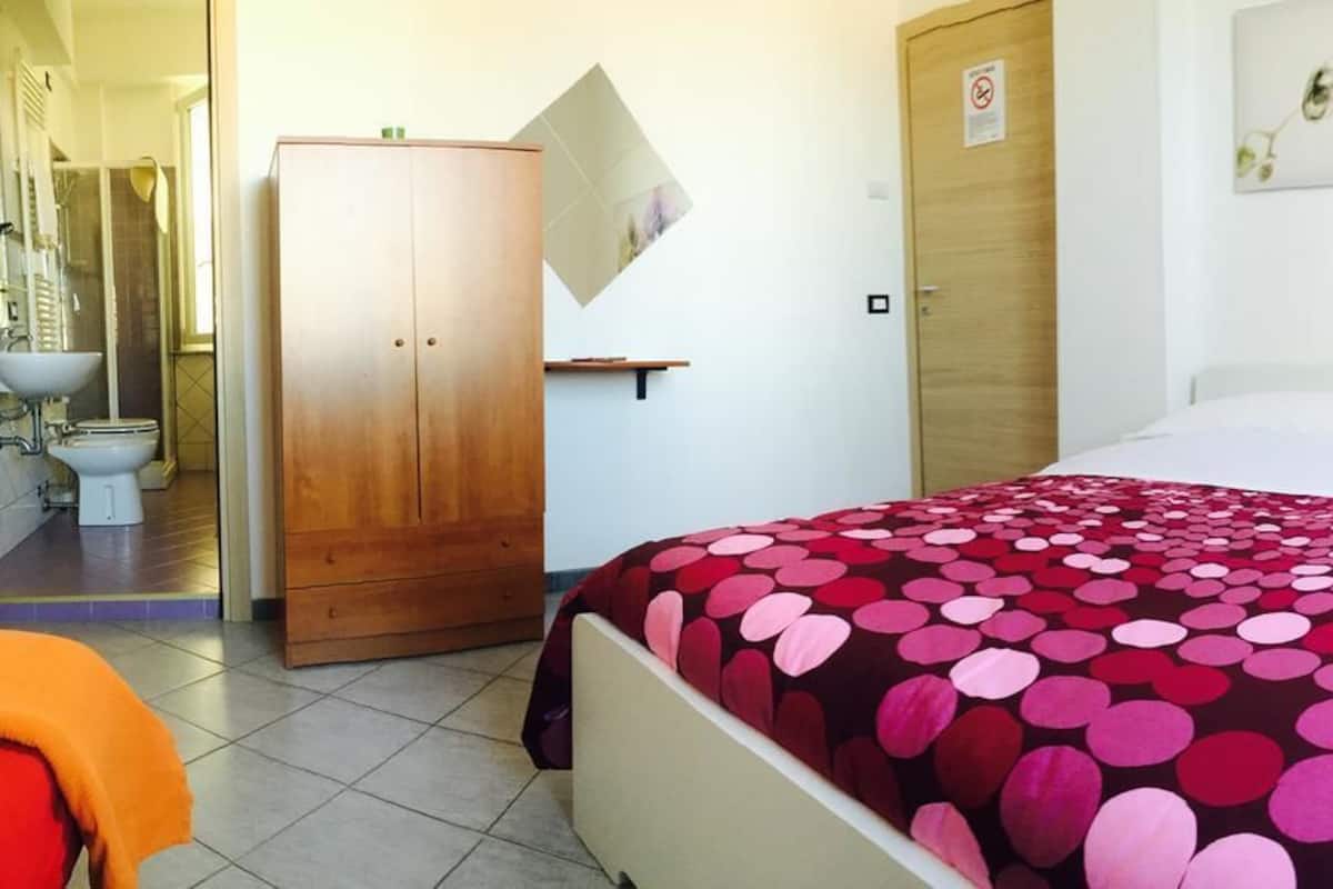 Chambre Quadruple, plusieurs lits, salle de bains attenante, dans les dépendances