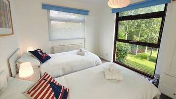 5 bedrooms, iron/ironing board, free WiFi, bed sheets
