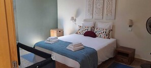 5 habitaciones, tabla de planchar con plancha, wifi y ropa de cama