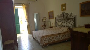 2 bedrooms, iron/ironing board, bed sheets