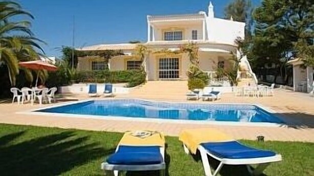 A two-story house with a swimming pool, outdoor seating, and a well-maintained lawn. - 3 bed Villa with Private Pool and Gardens- sleeps 6/8. 5min stroll to village.  (Olhos'de agua)