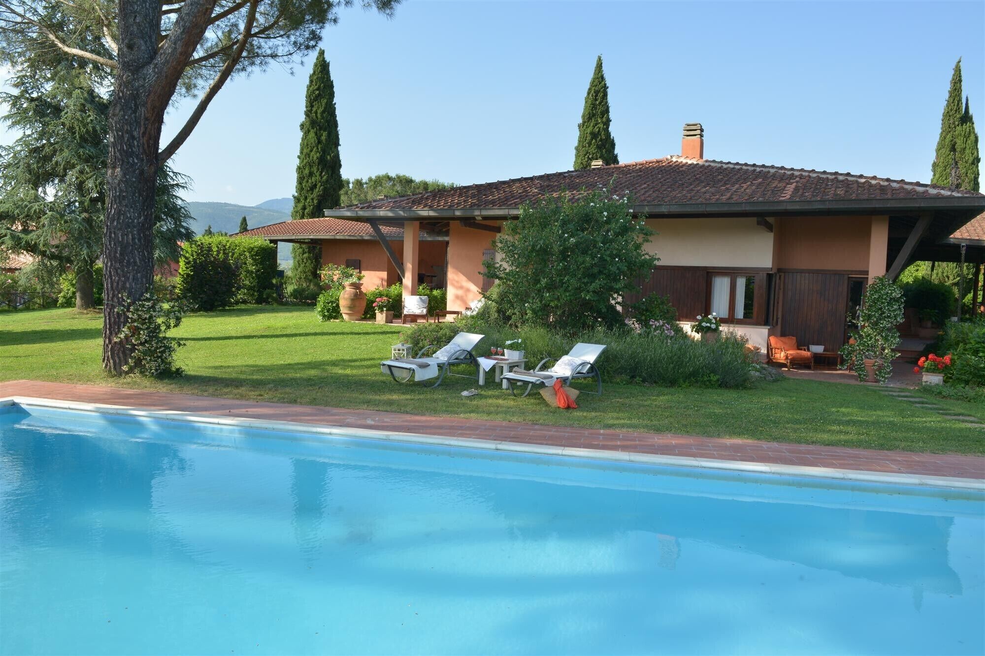 Charming villa with splendid park and private swimming pool on the outskirts of Chianti