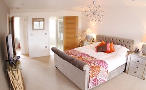3 bedrooms, in-room safe, iron/ironing board, WiFi - Superb house, 6min beach/golf. New build, 5*. Fab walks, lovely restaurants. (Constantine Bay)