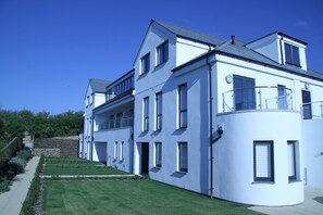Exterior - Superb house, 6min beach/golf. New build, 5*. Fab walks, lovely restaurants. (Constantine Bay)