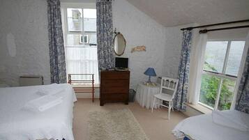 4 bedrooms, iron/ironing board, travel crib, free WiFi