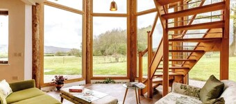 Tree House, Luxury Country House, Hot Tub, Malvern, Sleeps 6+ Award Winning :)A+
