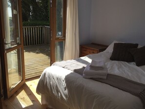 3 bedrooms, Egyptian cotton sheets, iron/ironing board, WiFi