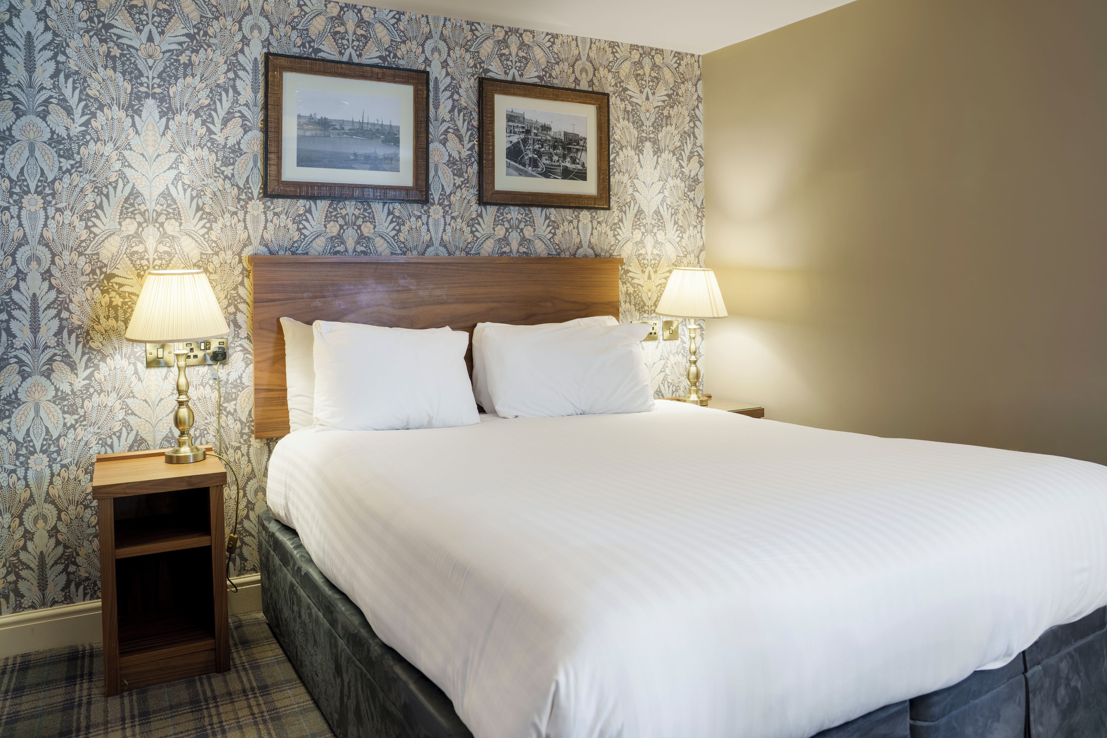 Annex Budget Double Room | In-room safe, desk, iron/ironing board, bed sheets