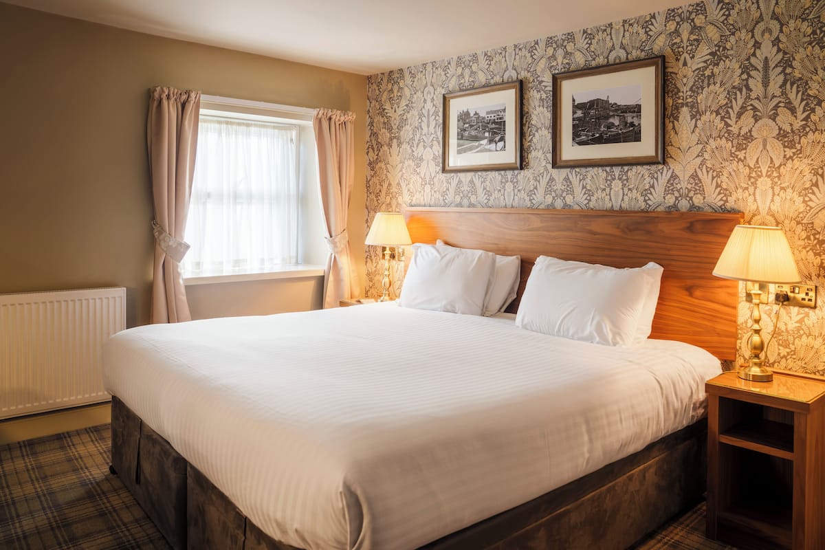 Annex Double or Twin Room | In-room safe, desk, iron/ironing board, bed sheets