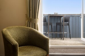 In-room safe, desk, iron/ironing board, bed sheets