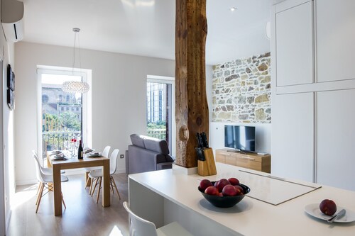 Nice apartment for 4 people in the centre near the beach.  WI-FI and AC.