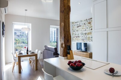 Nice apartment for 4 people in the centre near the beach.  WI-FI and AC.