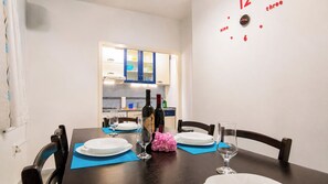 Dining - Mendys Sea View – Pomalo & Fjaka Escape (Kaštel Sućurac)