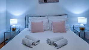 2 bedrooms, in-room safe, desk, iron/ironing board - Mendys Sea View – Pomalo & Fjaka Escape (Kaštel Sućurac)