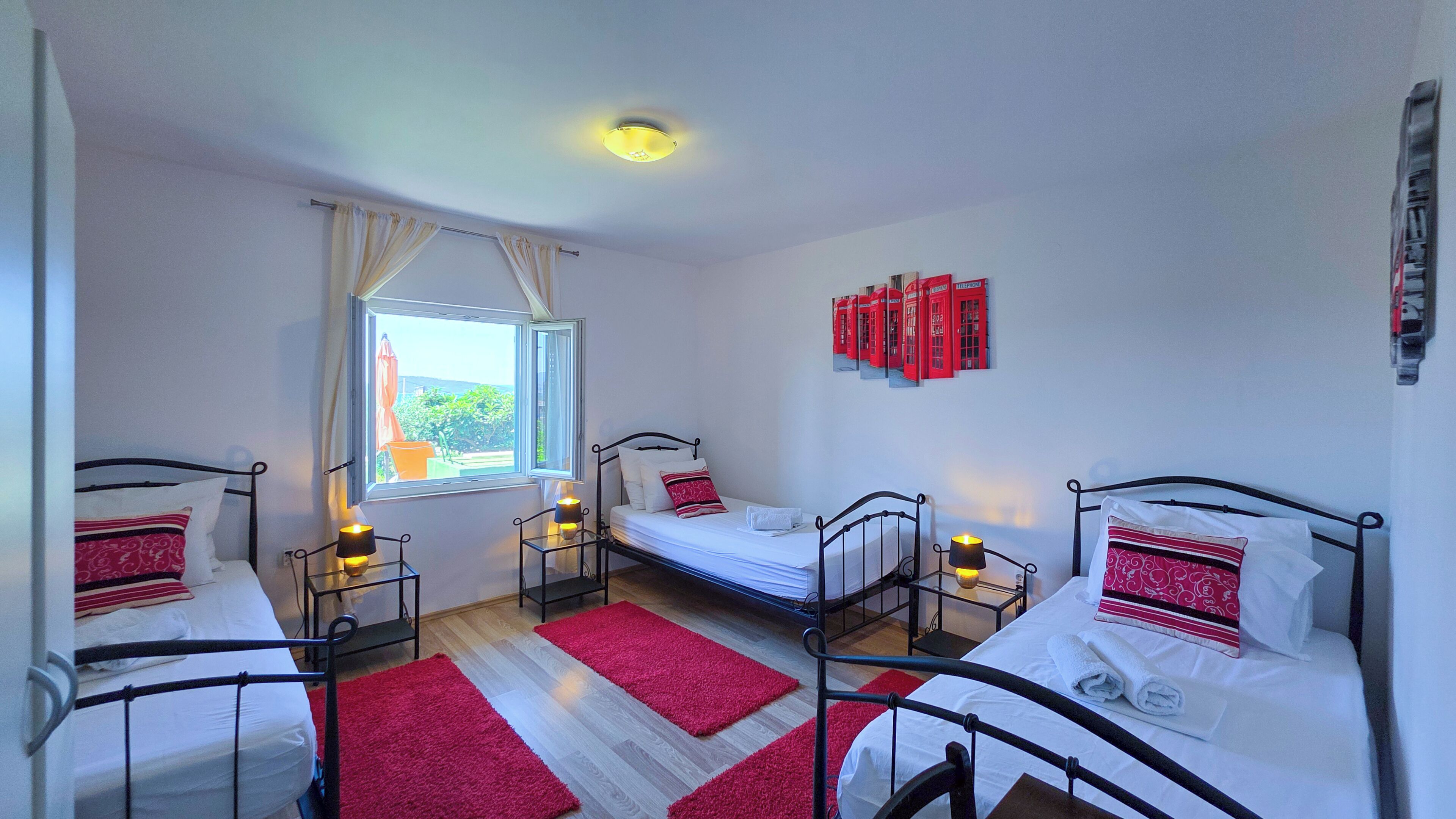 2 Schlafzimmer, Zimmersafe, Schreibtisch, Bügeleisen/Bügelbrett