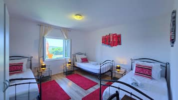 2 Schlafzimmer, Zimmersafe, Schreibtisch, Bügeleisen/Bügelbrett