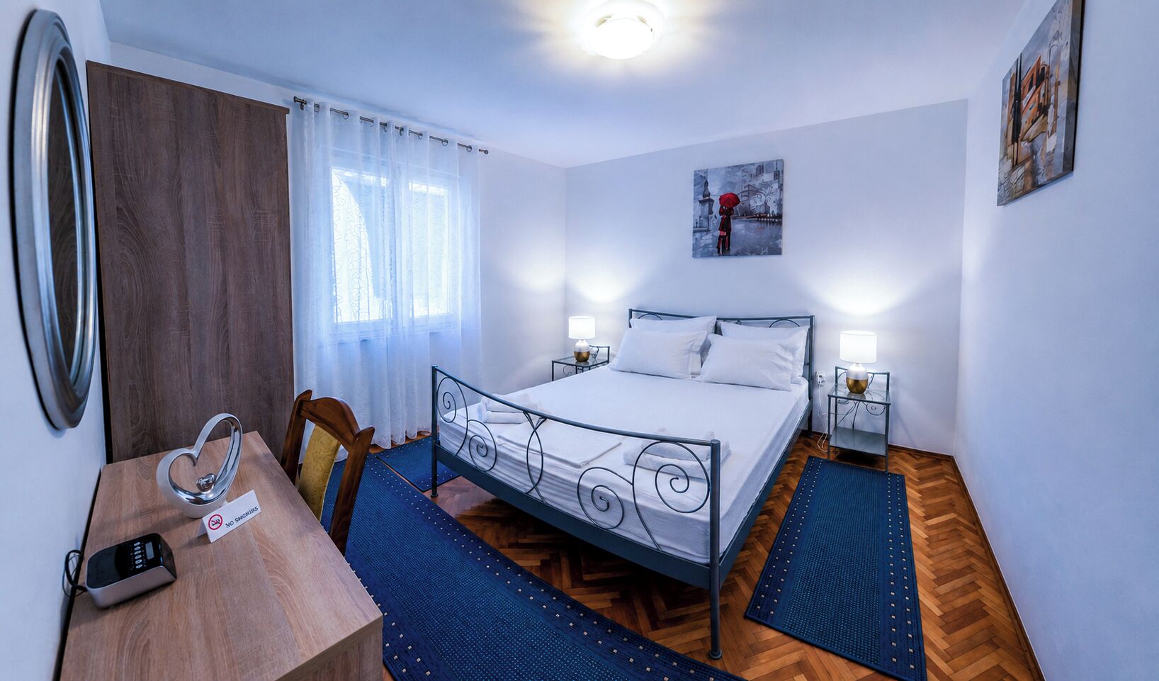 2 bedrooms, in-room safe, desk, iron/ironing board