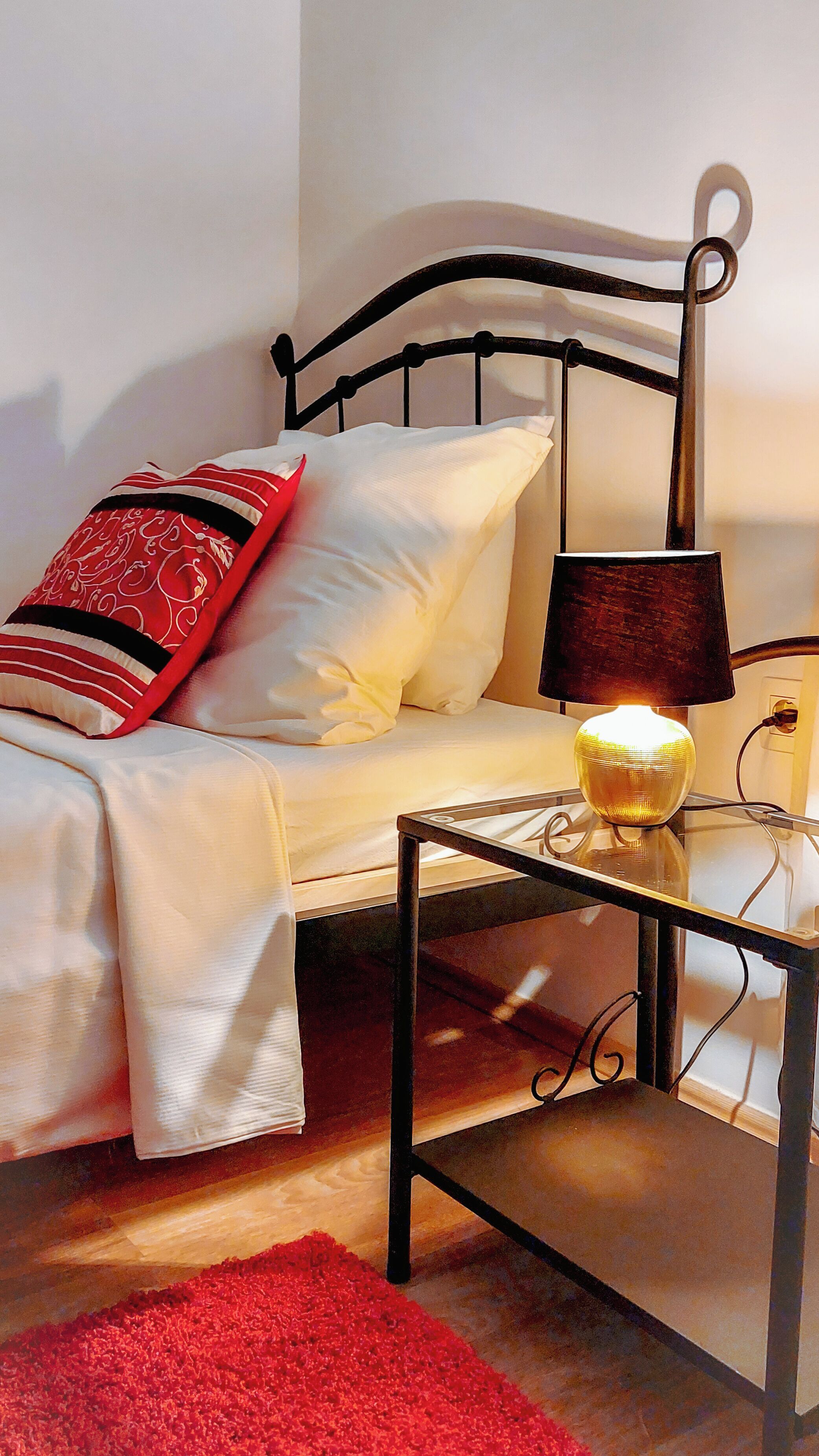 2 bedrooms, in-room safe, desk, iron/ironing board