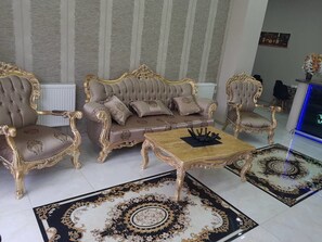 Lobby sitting area - Hotel Makona (Tbilisi)