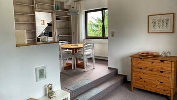 Căn hộ Business, quang cảnh vườn | Khu vực ăn uống tại phòng