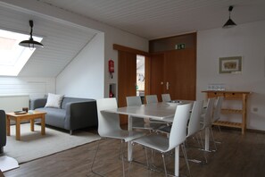 Family Apartment, Garden View | In-room dining - Ebnisee Apartments (Kaisersbach)