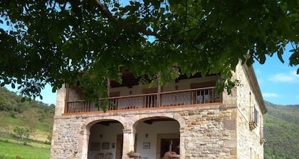 TYPICAL MOUNTAIN HOUSE IN PICOS DE EUROPA (POTES) WITH PRIVATE GARDEN