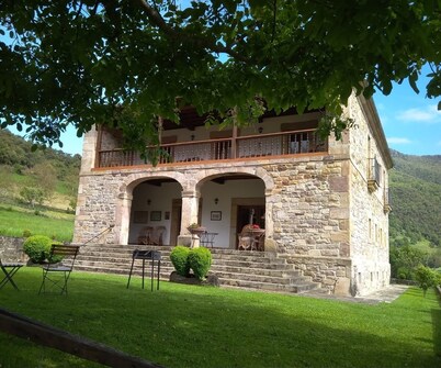TYPICAL MOUNTAIN HOUSE IN PICOS DE EUROPA (POTES) WITH PRIVATE GARDEN