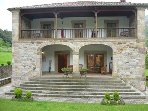 Exterior - TYPICAL MOUNTAIN HOUSE IN PICOS DE EUROPA (POTES) WITH PRIVATE GARDEN (San Pelayo)