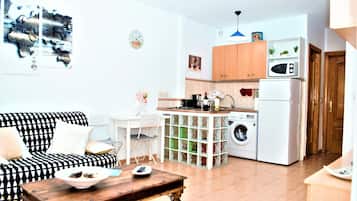 Een televisie, een dvd-speler en boeken