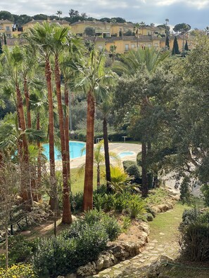 Property grounds - 5 star, 3 bedroom 221 m2+70m2 apartment  in Valgrande.150 meters from Valderrama (San Roque)