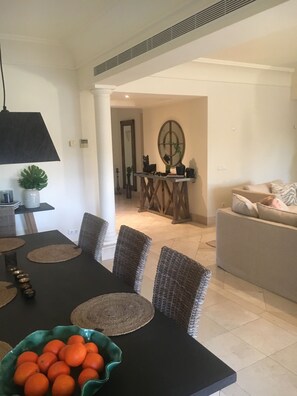 Dining - 5 star, 3 bedroom 221 m2+70m2 apartment  in Valgrande.150 meters from Valderrama (San Roque)