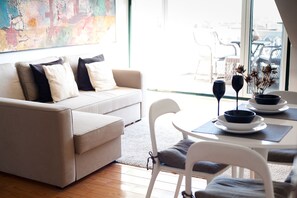 TV, stereo - Principe Real apartment with amazing river view (Lisboa)