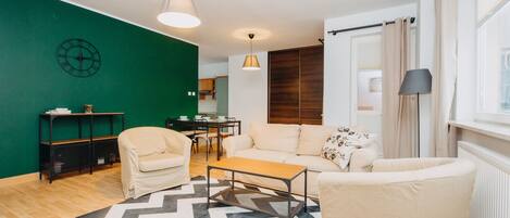 Comfort-Apartment, Mehrere Betten, Nichtraucher, Blick auf den Innenhof | 2 Schlafzimmer, hochwertige Bettwaren, Schreibtisch