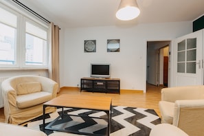 2 bedrooms, premium bedding, desk, iron/ironing board