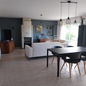 Smart TV, fireplace, table tennis, books