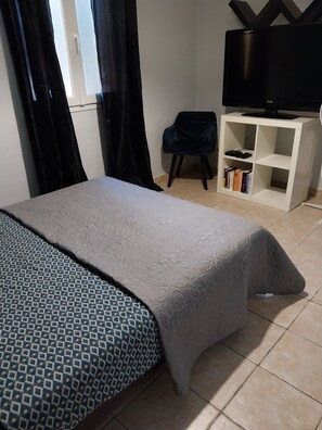 4 chambres, fer et planche à repasser, lit parapluie, Wi-Fi gratuit