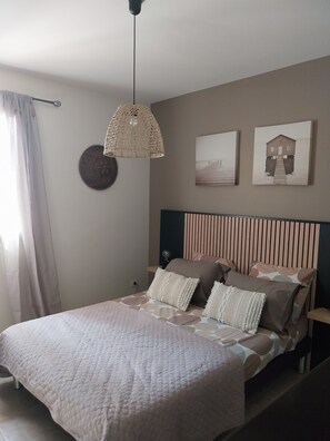 4 bedrooms, iron/ironing board, travel crib, free WiFi