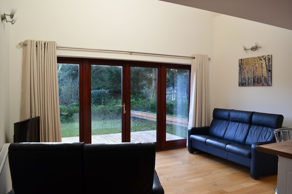 Smart TV, DVD player - Rural Location with countryside views, centrally placed to explore North Norfolk (North Walsham)