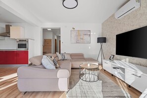 Smart TV - Apartment Bakota with panoramic sea view, only 200m from the sea (Duće)