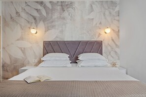 2 bedrooms, in-room safe, desk, iron/ironing board - Apartment Bakota with panoramic sea view, only 200m from the sea (Duće)