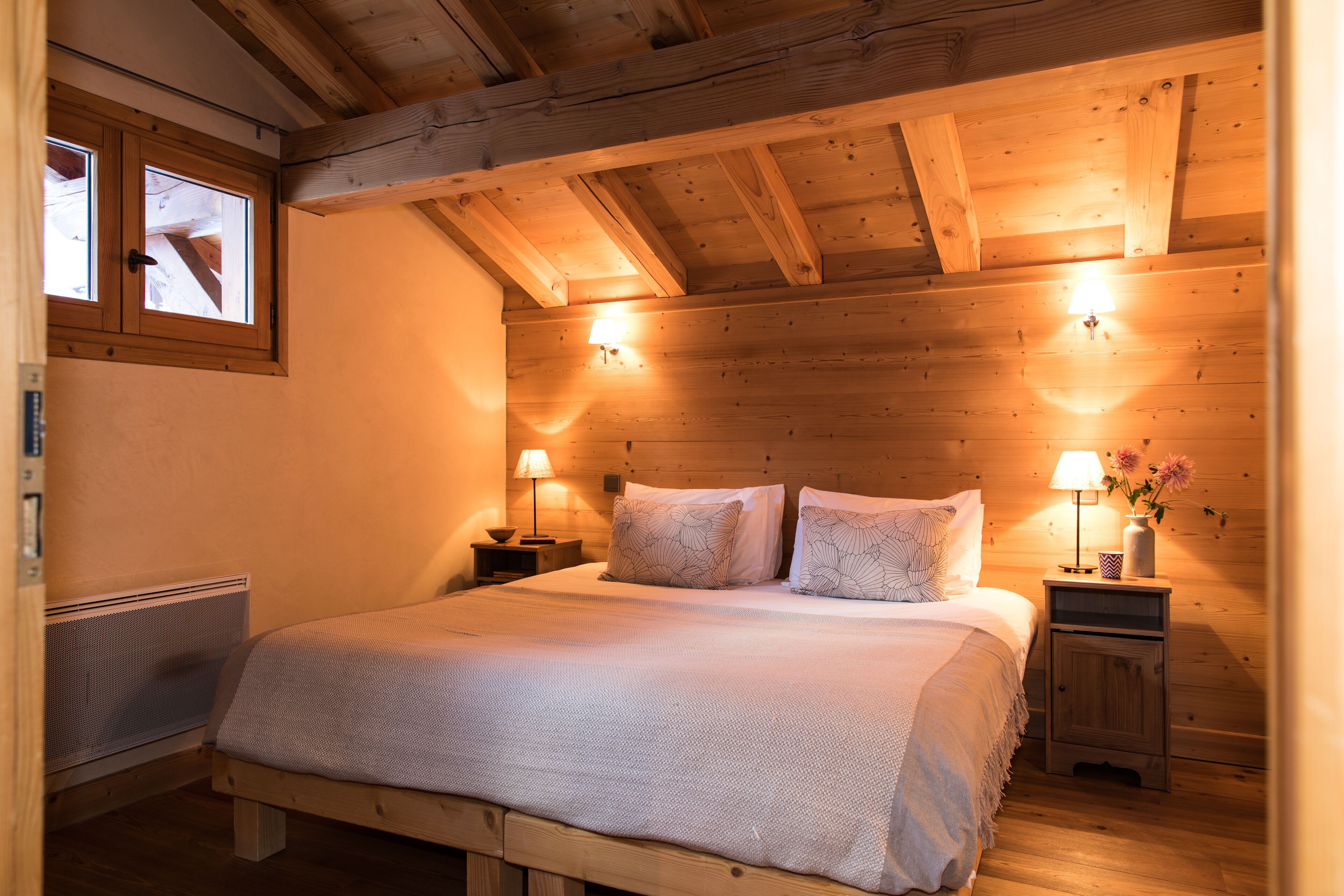 4 slaapkamers, een strijkplank/strijkijzer, reisbedje, gratis wifi