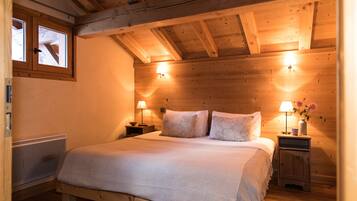 4 slaapkamers, een strijkplank/strijkijzer, reisbedje, gratis wifi