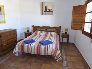 3 soverom, strykejern/-brett, wi-fi (inkludert) og sengetøy