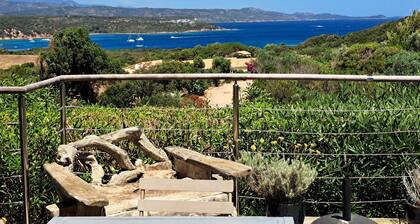 TrĂšs belle maison contemporaine avec magnifique vue mer et piscine.