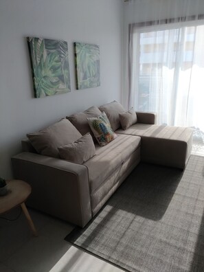 TV, books, stereo - Excellent apartment near Praia da Rocha and Praia do Vau (Portimão)