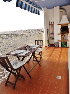 Outdoor dining - Excellent apartment near Praia da Rocha and Praia do Vau (Portimão)