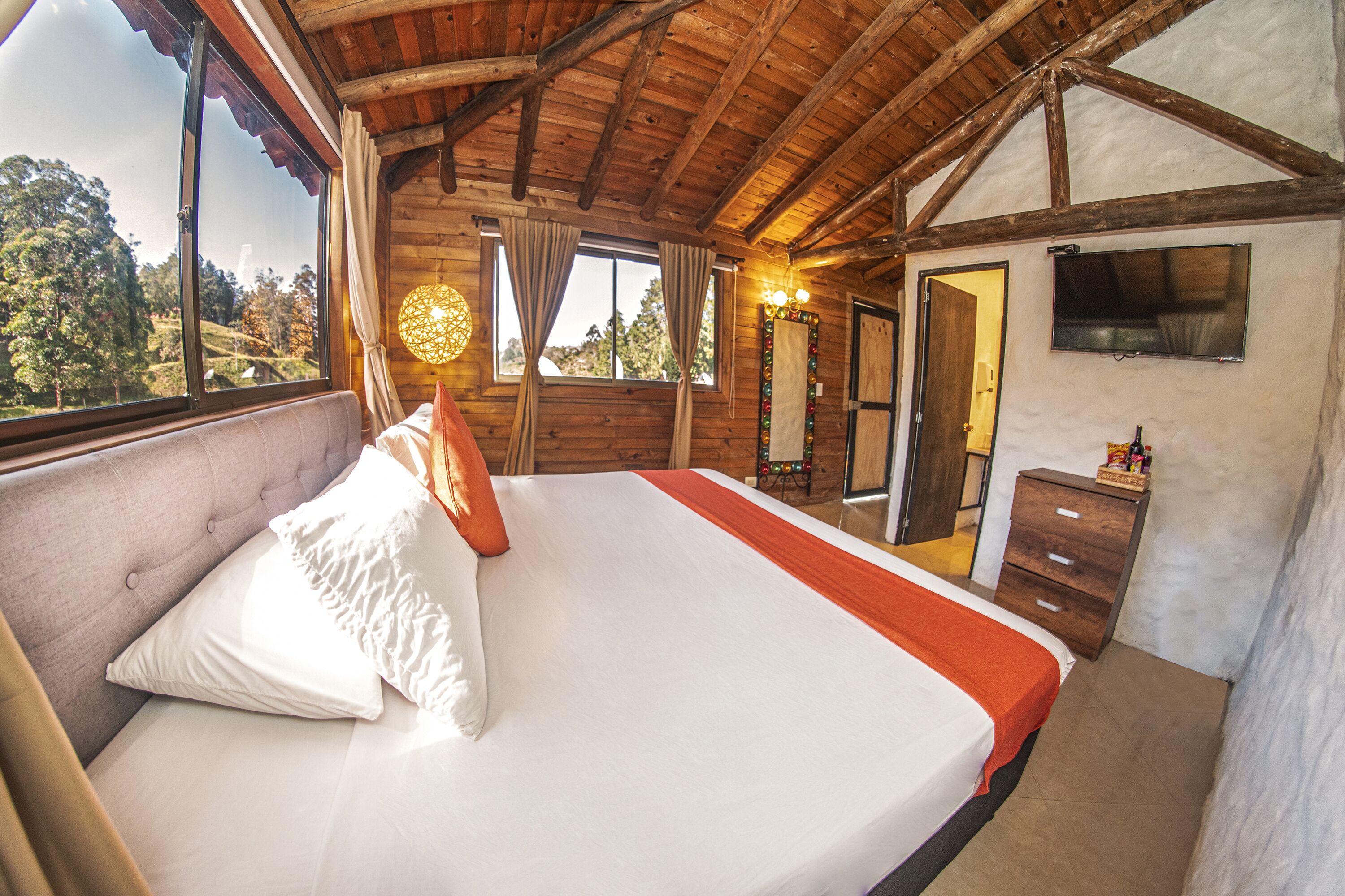 Minibar, wifi gratis y ropa de cama 