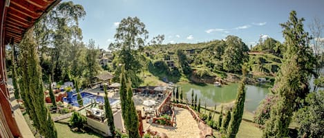 Minibar, free WiFi, bed sheets