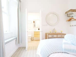 3 chambres, fer et planche à repasser, Wi-Fi gratuit, draps fournis